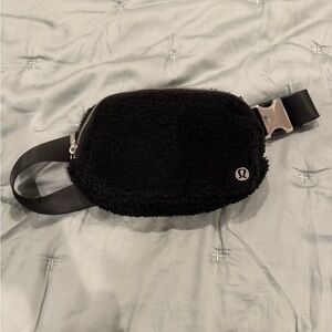 Lululemon Black Sherpa Belt Bag 1L